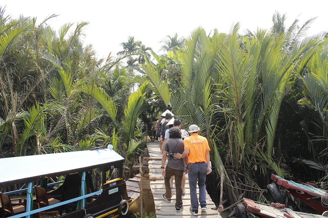 1-Day Mekong Delta Cai Rang Floating Market-Ancient House-Pancake - Breakfast, fruit, folk music, and the pancake and noodle part