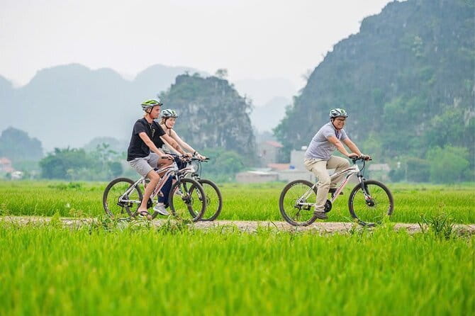 11-Day Itinerary through Vietnam: From North to South | Top 1 - Start in Hanoi: Pagodas, Ho Chi Minh Sites, and the Bat Trang Rhythm