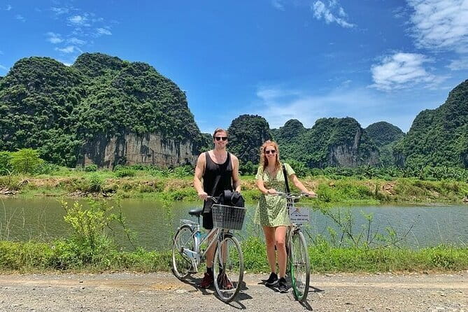 13-Day Vietnam Itinerary | Discover the Best of Vietnam | Top 1 - Day 2 in northern Vietnam: Hoa Binh province and Lac village lunch