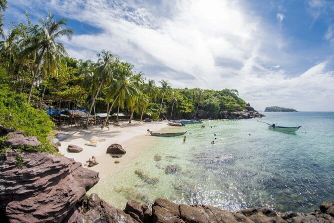 17-Day Vietnam Tour | Explore the Best Highlights of Vietnam - Ha Long and Lan Ha: sunrise, Tai Chi, and island cruising