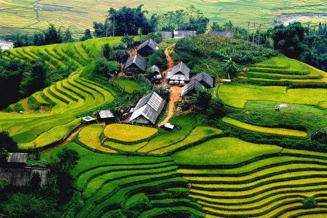 19-Day Tours | Explore the Essential and Highlights in Vietnam - Ho Chi Minh City: Independence Palace, war history, churches, and Cu Chi Tunnels