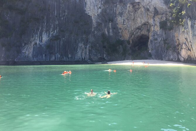 2-Day cruise in Lan Ha bay and Ha Long with plankton excursion - Getting to Cat Ba without wasting your whole day