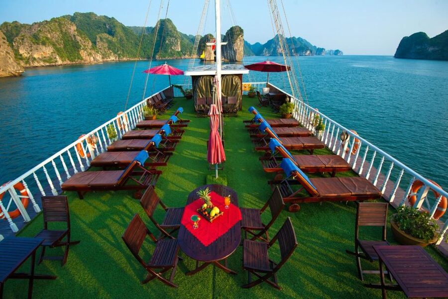 2-Day Royal Palace Ha Long Bay & Ti Top Island Cruise - Day 1: karst cruising, kayaking, Ti Top Island, sunset on deck