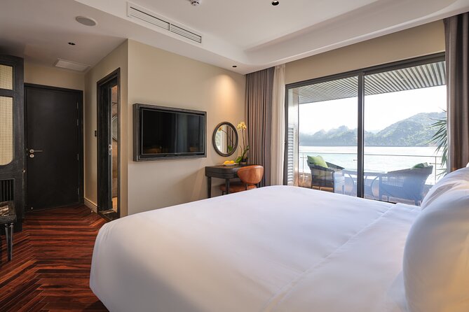 2 Days 1 Night Discovery Halong Lan Ha Bay Group for 2 adults - The Dark and Bright Cave visit by local rowing boat