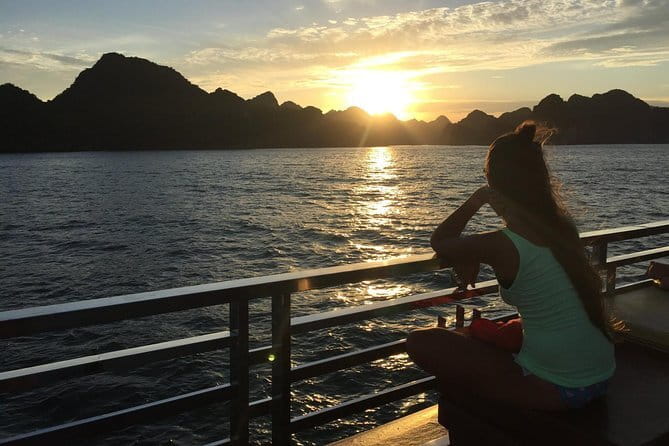 2 Days 1 Night The Catba Catamaran Paradise Cave Tour - Paradise Cave dinner, the night highlight you should plan around
