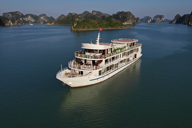 2 Days Ha long Sapphire Cruise - Day 2 morning: Tai Chi on Lan Ha Bay at the calmest hour