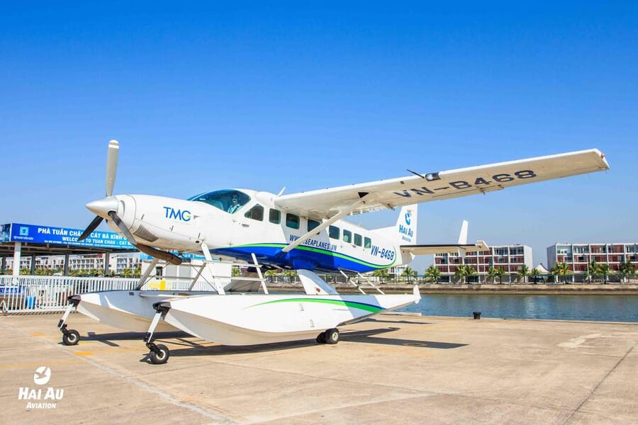 25 minutes sightseeing flight in Halong Bay by Seaplane - The view logic: what you are actually looking for over the bay