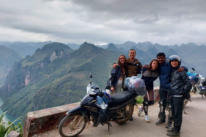 3 Days Ha Giang Loop Group Tour - Day 1: Bắc Sum, Heaven Gate, Fairy Bosom, and the Lung Khuy Cave stop