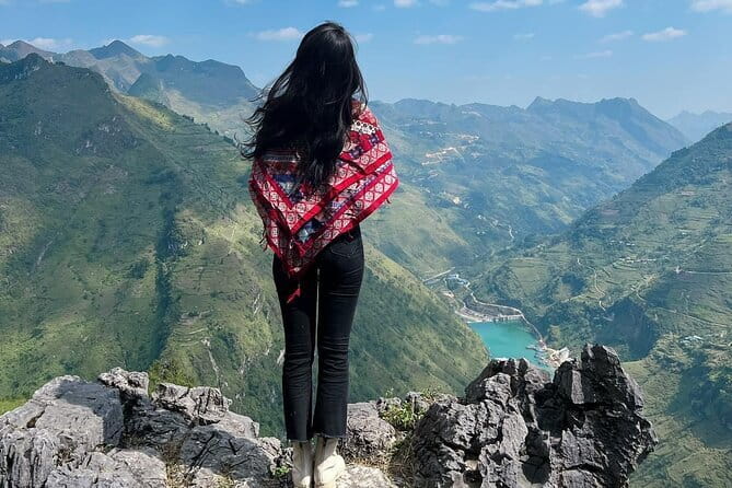 3 Days Ha Giang Loop Group Tour - Day 3: Lung Cu Flag Tower, Hmong King’s Palace, Tham Ma Pass, and Lung Tam weaving
