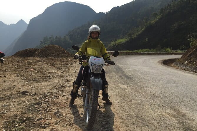 3 Days Ha Giang Loop Group Tour - Day 2: Du Già Waterfall to Meo Vac, then Ma Pi Leng Pass and Dong Van
