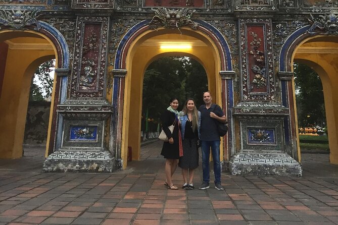 3-Hours Hue Imperial Walking Tour with Guide with Lunch/ Dinner - Hue Imperial City in 3-4 hours: what this tour gets right