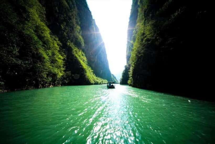 4-day Motorbike Ha Giang Loop Luxury Tour With Easy Rider - Day 3 Du Gia market and Nam Dam village homestay