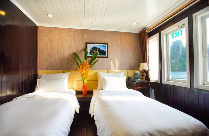 4-star Halong Paloma Cruise 2D1N Trip - Cong Dam sunset party, dinner at sea, then squid fishing at night