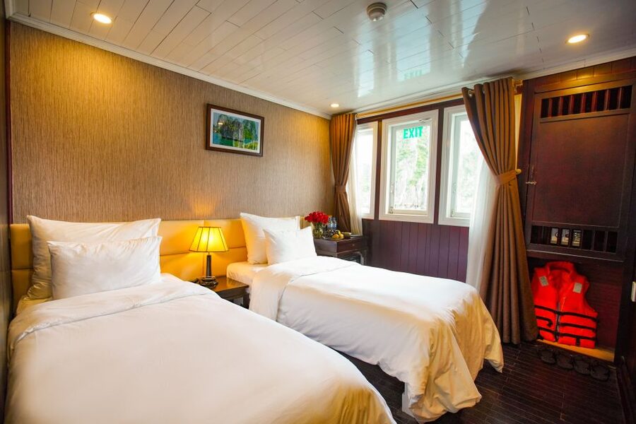 4-star Halong Paloma Cruise 2D1N Trip - Food, drinks, and what “included meals” means on board
