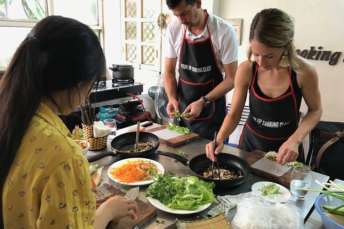 5 Traditional Dishes Hanoi Cooking Class with Market Trip - Hanoi’s Largest Market Trip: What You Learn Before You Touch a Pan