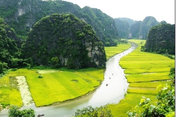 8-Day Discover Northern Vietnam Highlight: Hanoi - Ninh Binh - Sapa - Halong Bay - Halong Bay days 6 and 7: traditional junk boat cruising and optional sunrise