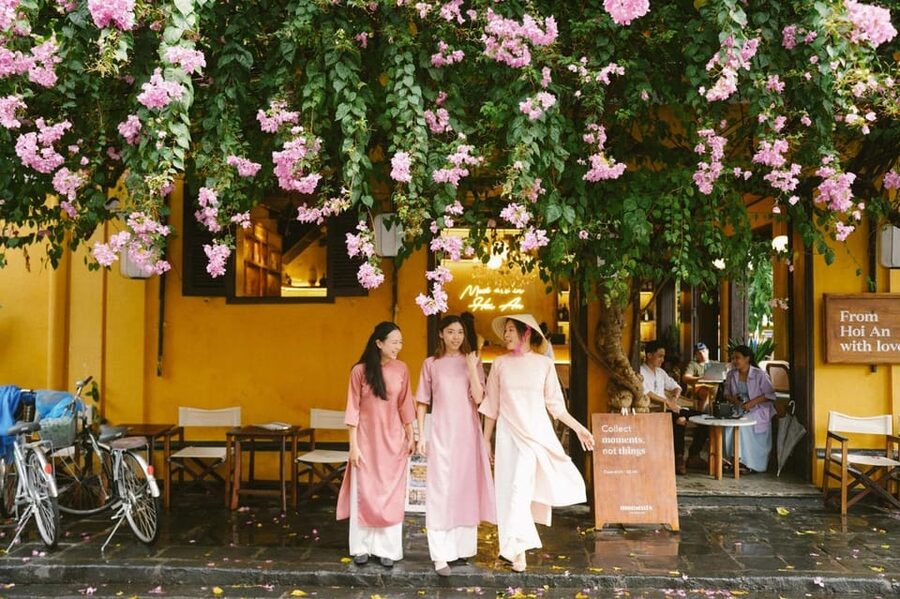 Ao Dai Photography: Traditional Attire Capture in Hoi An - Stop 2 in Hoi An: The Photo Walk Through the Old Town