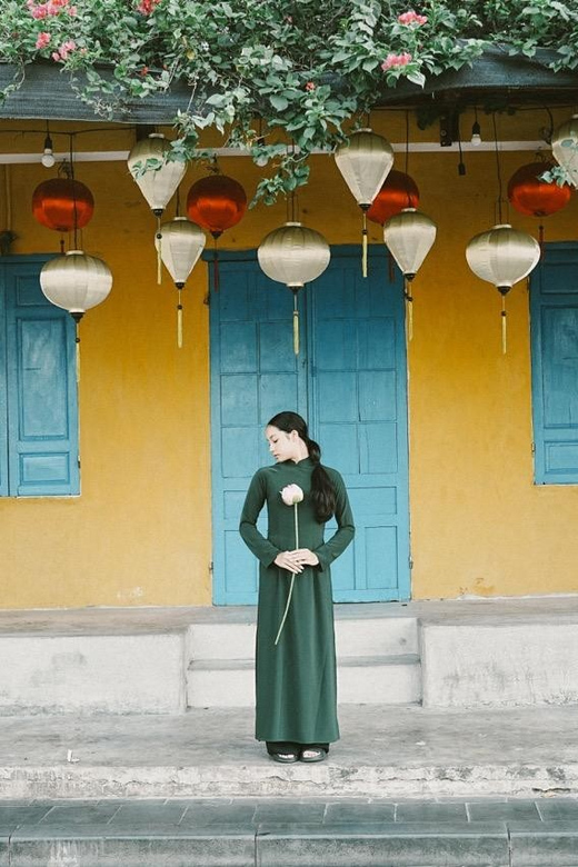 Ao Dai Photography: Traditional Attire Capture in Hoi An - Posing Help That Makes Uncomfortable People Look Good