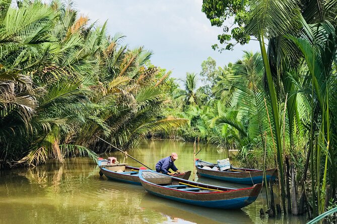 Ben Tre Mekong Zig Zag: Scooter, Sailboat, and Food (Full day) - Mekong Lunch plus Hammock Break: food first, then a real rest