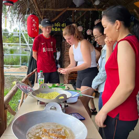 Biking and cooking class in the rural tour at Can Tho - The cooking class in the garden: learning by doing, then eating it right away