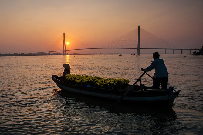 Boat tour on Mekong river see the sunset, small canal, Vegan dinner, street food - Timing, group size, and the meeting point that can trip you up