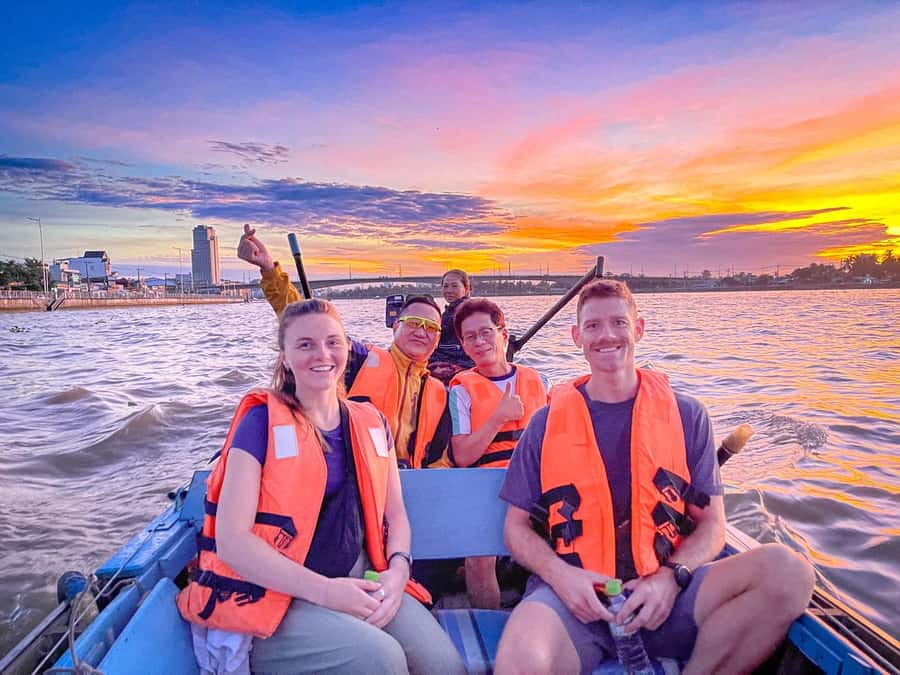 Can Tho: A Real Mekong Tour, Floating Market, Cacao & Life's - Meeting at Chợ Cổ Bến Phà and getting on the right kind of boat
