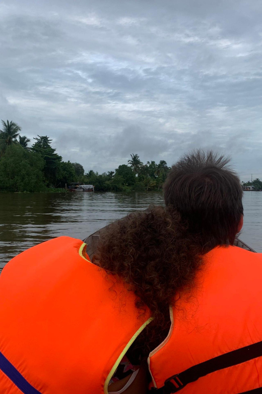 Can Tho: Mekong Delta and Cai Rang Floating Market Tour - Canals and green waterways: a quieter look at Sông Cần Thơ