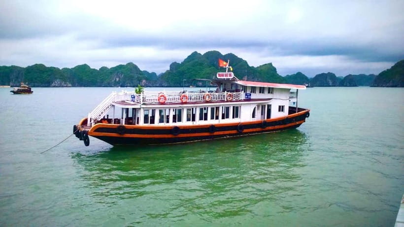 CAT BA :2D1N Lan Ha bay-Ha Long bay with Plankton Excursion - Dinner on the water, then squid fishing or plankton at night