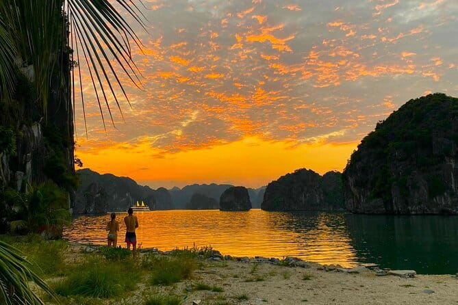 Cat Ba Abseiling Tour - Explore The Biggest Lagoon of Lan Ha Bay - Hang Vẹm Lagoon kayaking: why this part feels special