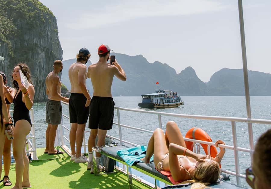 Cat Ba: Lan Ha & Ha Long Bay Kayak & Snorkel Boat Tour - Lunch on the boat: fuel that doesn’t feel rushed