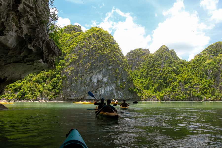 Cat Ba: Lan Ha & Ha Long Bay Kayak & Snorkel Boat Tour - Ba Trai Dao Beach: swimming, jumping, and the snorkel question
