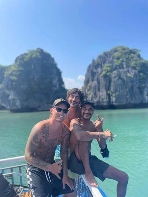 CAT BA: LAN HA & HALONG BAY – KAYAK, BIKE, LUNCH, SNORKEL - Floating fishing village: seeing life on the water