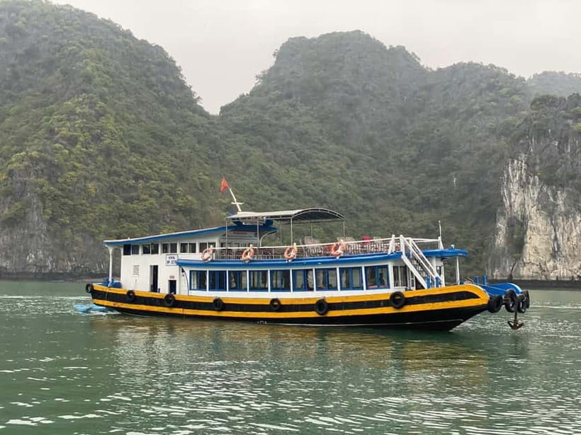 CAT BA: LAN HA & HALONG BAY – KAYAK, BIKE, LUNCH, SNORKEL - Cruise time in Lan Ha and Ha Long: karsts, islets, and the calmer feel