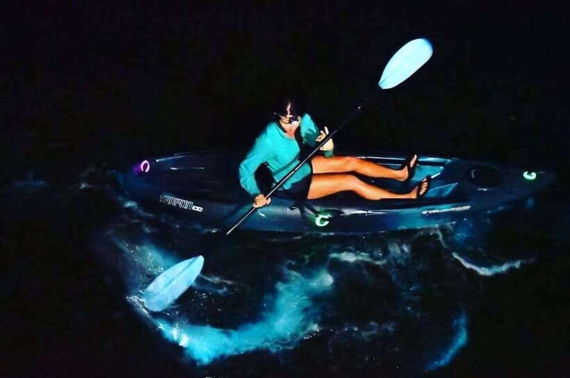 Cat Ba: Sunset and Night kayak with bioluminescent plankton - Floating home dinner: where the pacing gets comfortable