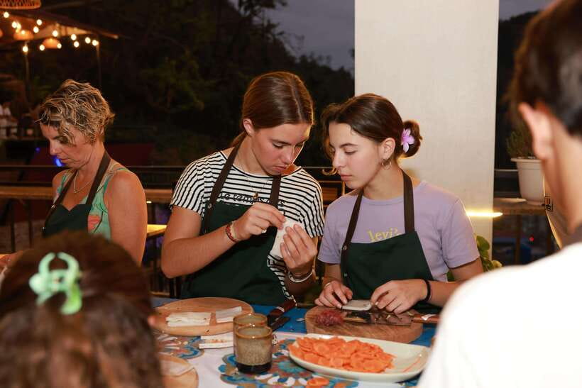CatBa: Authentic Vietnam Cooking Class and local market tour - Linda Kitchen Cooking Class, Guided Step by Step