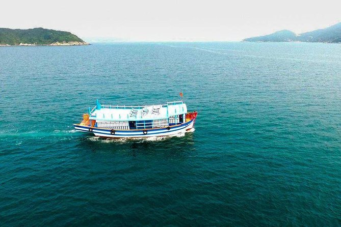 Cham Islands Snorkeling Tour by Wooden Boat from Hoi An - Bai Chong beach lunch: seafood, sand, and a real reset