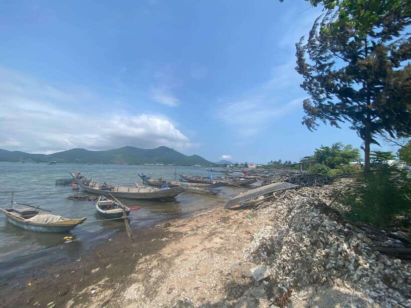 Chan May Port : to Golden Bridge/Imperial City/Hoi An Town - Golden Bridge at Ba Na Hills: stunning views with a weather reality check
