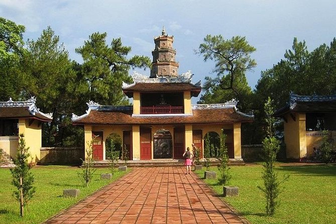 Chan May Port to Hue, Hoi An or Golden Hand Bridge of Bana Hills - Route Option 1: Hoi An Ancient Town, lanterns, and Hai Van Pass views
