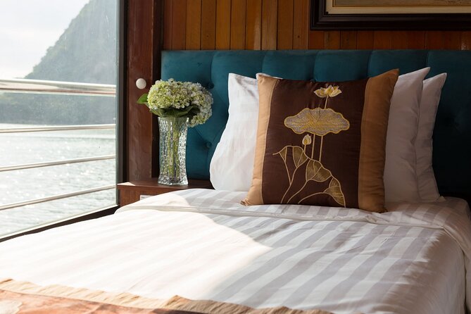 CozyBay Boutique 2D1N Kayak, Swiming ,Titop, Cave, Expressway way - The cabin reality: A/C and showers, but check expectations