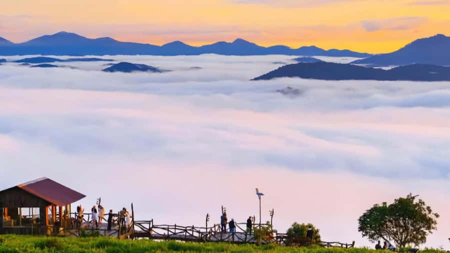 Da Lat: Cloud Hunting and Nature Morning Tour - Panorama cloud spot sunrise: breakfast, coffee, and photo help