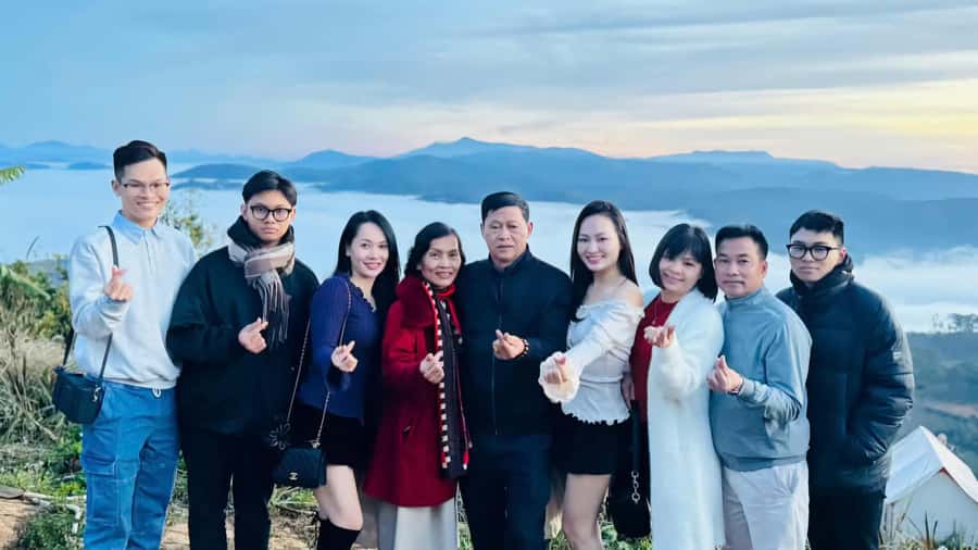 Da Lat: Cloud Hunting and Nature Morning Tour - Tea hills and wind turbine fields: what the scenery gives you beyond photos