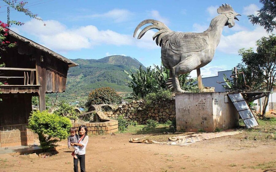 Đà Lạt Countryside Tour: Serene Escapes in the Outskirts - Elephant Falls at Linh An Pagoda, plus the 27-meter statue climb
