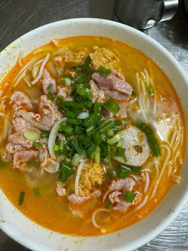 Da Nang City Street Food Private Tour With Local Students - Picking Your Style: Luxury Restaurants vs Truly Local Vendor Stops