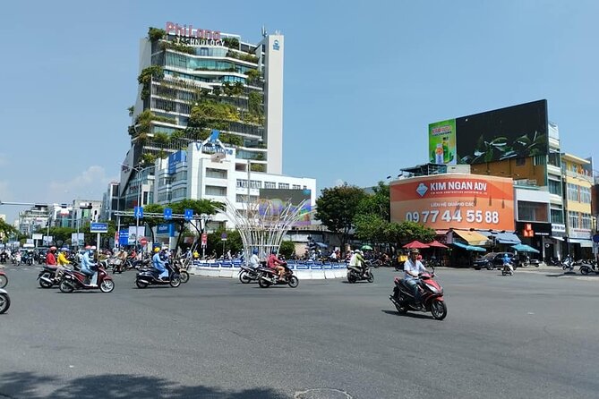 Da Nang Food Tour Motorbike & Sightseeing By Ao Dai Lady Rider - Stop 3: APEC Park, kite-shaped calm and river views