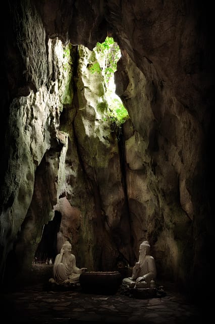 Da Nang Half day City Tour: Linh Ung, Marble & Am Phu Cave - The guide experience: what makes it smooth or stressful