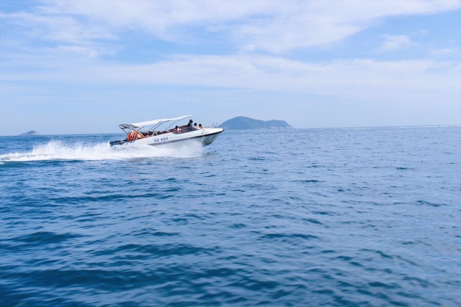 Da Nang/Hoi An: Cham Islands Snorkeling by High-Speed Boat - Switching to swim mode at Bai Lang and Bai Ong