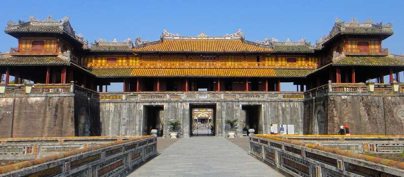 Da Nang/Hoi An: Hue City Full Day tour - Thien Mu Pagoda in the late afternoon: calmer, photo-friendly, and iconic