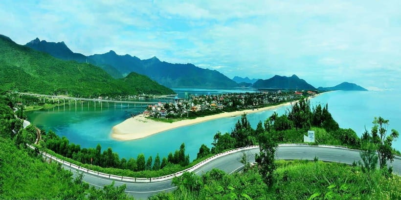 Da Nang: Hue Imperial Day Trip, Hai Van Pass Train, & Lunch - Hue in a day: the Imperial City route that actually makes sense