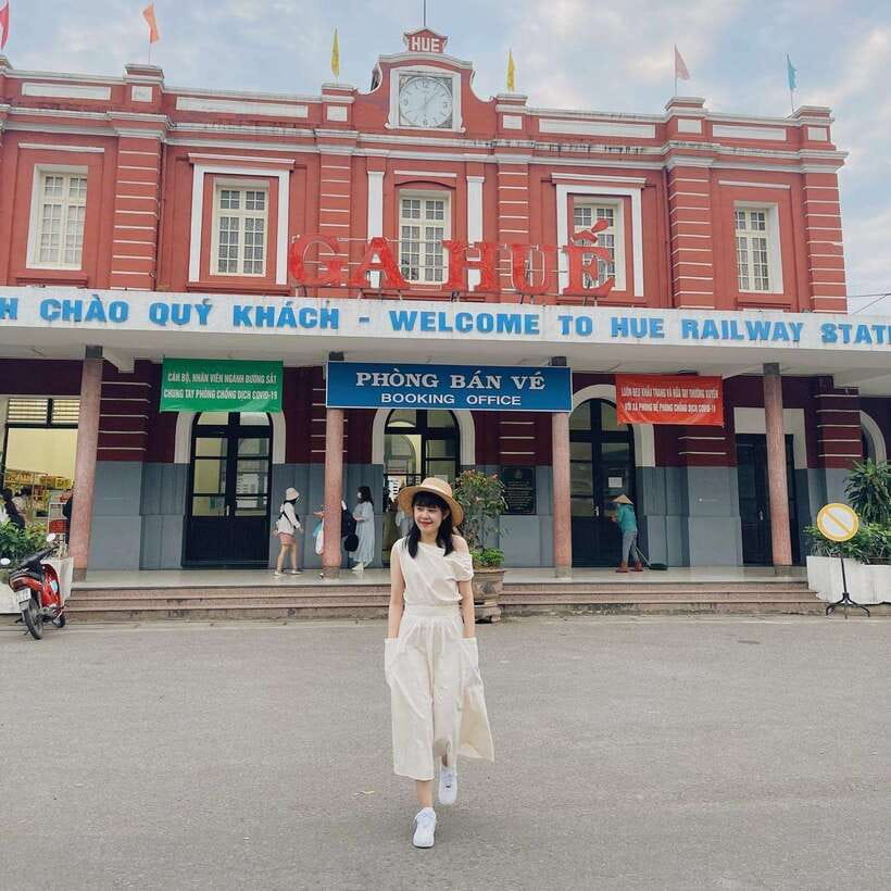 Da Nang: Hue Imperial Day Trip, Hai Van Pass Train, & Lunch - Train seat strategy: how to get the best views