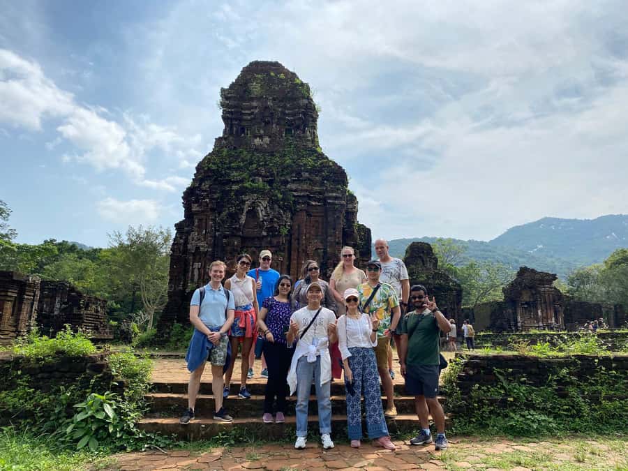 Da Nang: My Son Discovery 8 am/1 pm Lunch - Morning tour details: local lunch plus a full sight-focused block